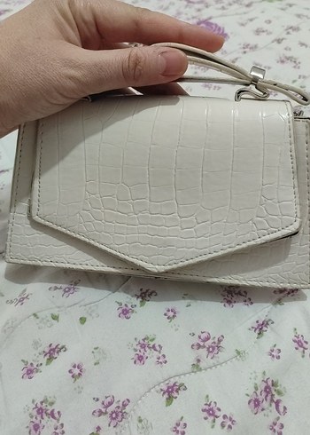 Zincir Detaylı krem renk Yılan Derisi Desenli Çanta - Görsel 3