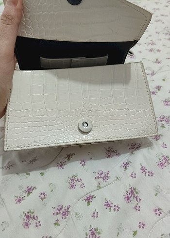 Zincir Detaylı krem renk Yılan Derisi Desenli Çanta - Görsel 4