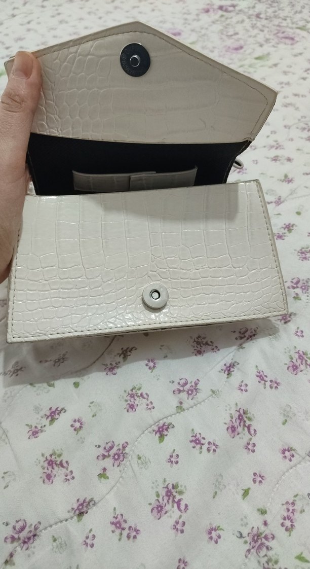 Zincir Detaylı krem renk Yılan Derisi Desenli Çanta - Görsel 4