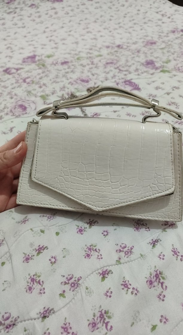 Zincir Detaylı krem renk Yılan Derisi Desenli Çanta - Görsel 2