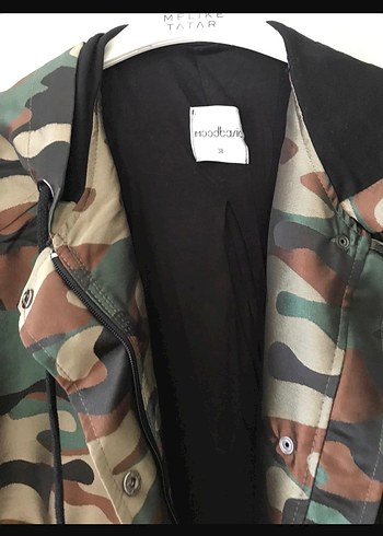 Kemerli Kamuflaj Desenli Uzun Kadın Parka - Görsel 4