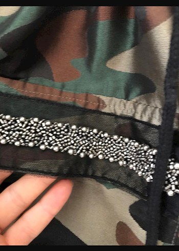 Kemerli Kamuflaj Desenli Uzun Kadın Parka - Görsel 2