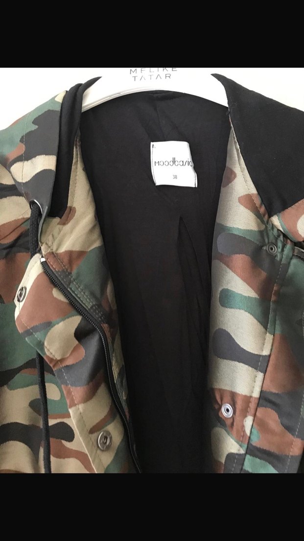 Kemerli Kamuflaj Desenli Uzun Kadın Parka - Görsel 4