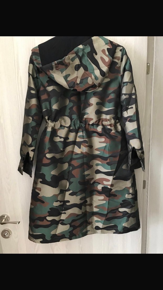 Kemerli Kamuflaj Desenli Uzun Kadın Parka - Görsel 3