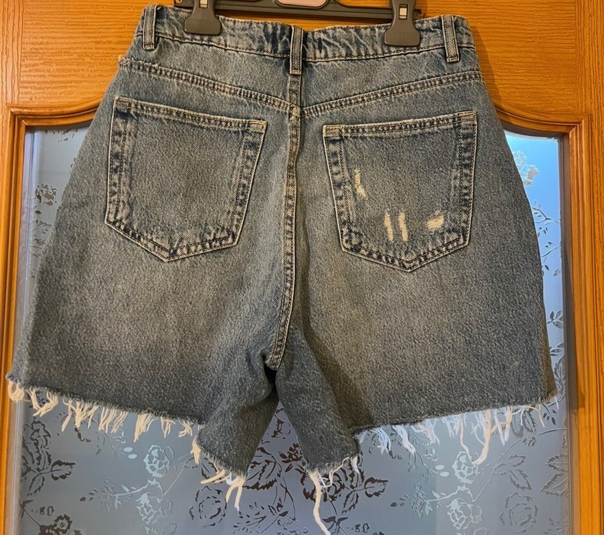 Gri Düğmeli Kadın Denim Şort - Görsel 2