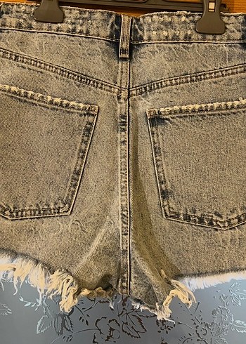 Düğmeli, Bol Kesim Mini Batik Denim Şort - Görsel 2