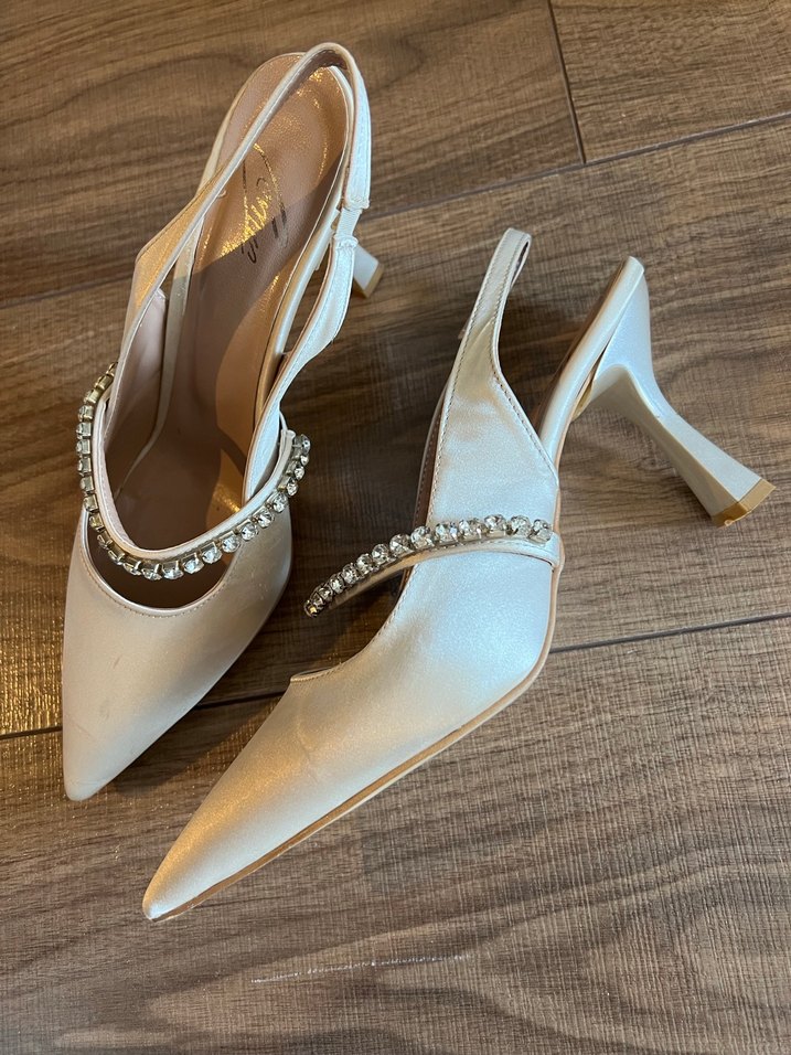 Beyaz Tokalı Stiletto Kadın Ayakkabı - Görsel 2