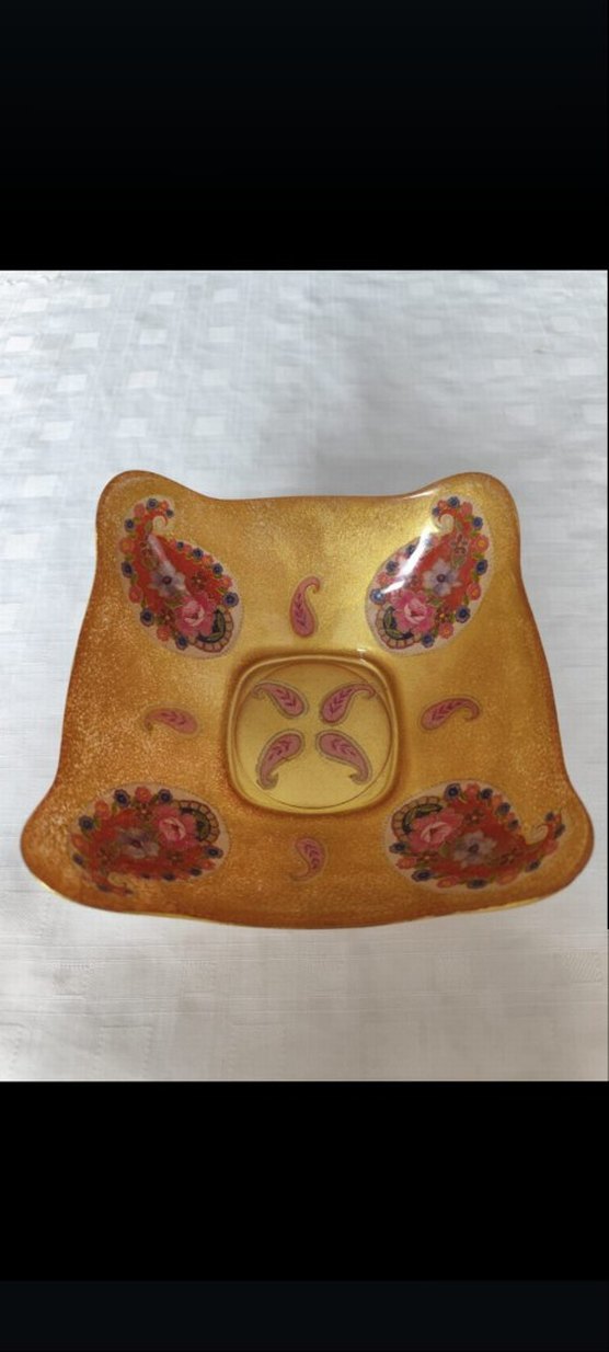 Şal Desenli Parlak Altın Renkli Dekoratif Cam Tabak  - Görsel 3