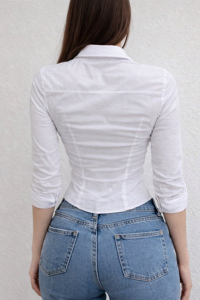 Düğmeli Beyaz V Yaka Kadın Gömlek - Görsel 2