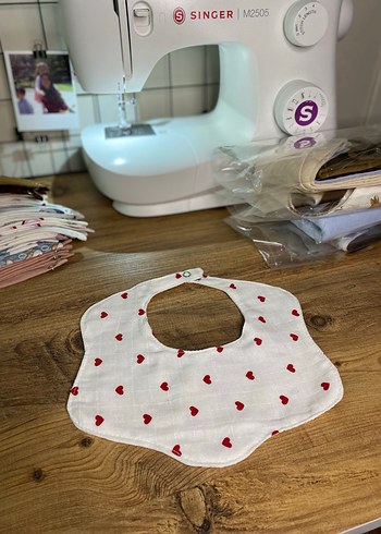 Kalp desenli çiçek model müslin kumaş Bebek Önlüğü - Görsel 3