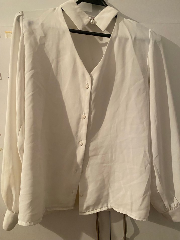 Beyaz İpek Görünümlü Düğmeli Kadın Gömlek - Görsel 3