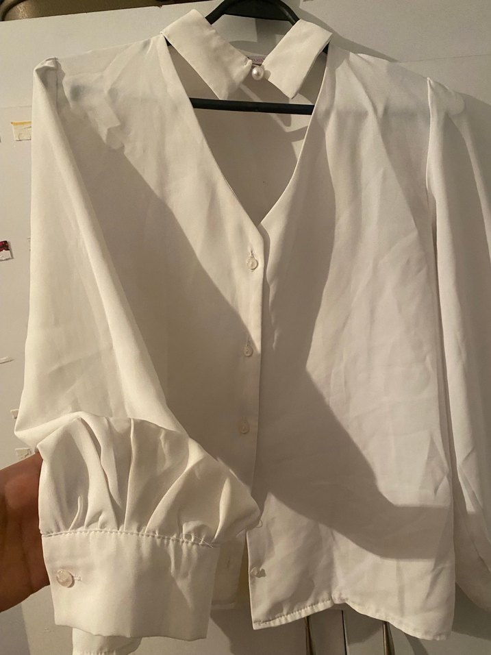 Beyaz İpek Görünümlü Düğmeli Kadın Gömlek - Görsel 2