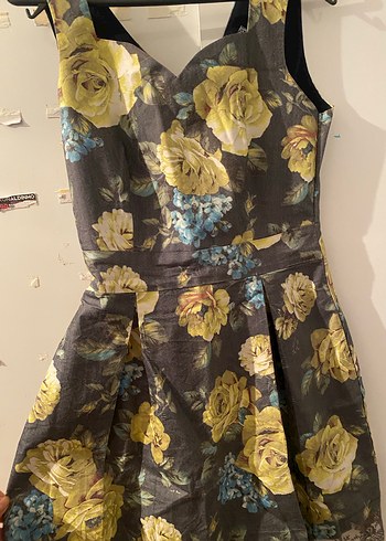 Sarı Çiçekli Straplez Midi Elbise - Görsel 3