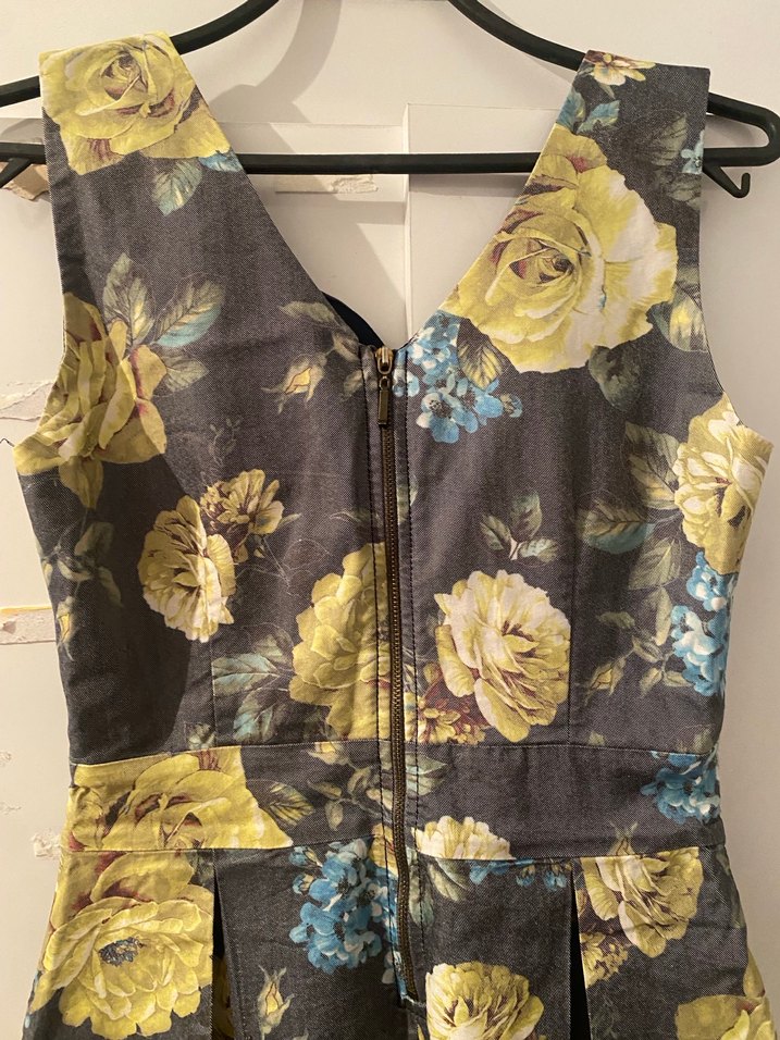 Sarı Çiçekli Straplez Midi Elbise - Görsel 5