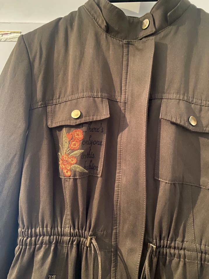 Düğmeli Kahverengi Nakışlı Uzun Kadın Ceket - Görsel 2