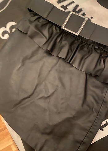 Parlak Siyah Deri Kemerli Mini Etek - Görsel 3