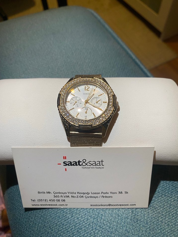 Guess marka ,Altın Renkli Kemerli Kadın Saati - Görsel 2