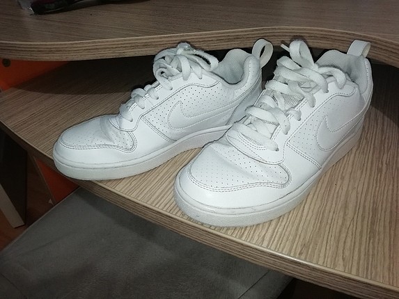 Beyaz Nike court borough spor ayakkabı