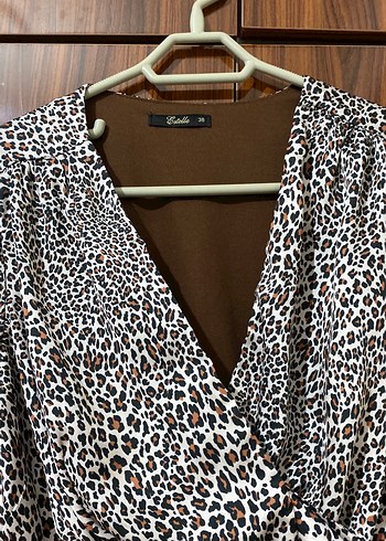 Yılan Desenli V Yakalı Kemerli Bluz - Görsel 4