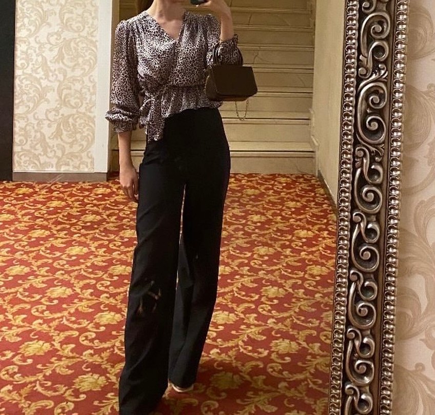 Yılan Desenli V Yakalı Kemerli Bluz - Görsel 5