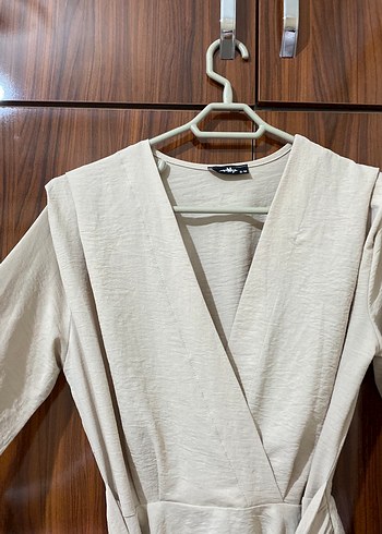 Bej Kemerli V Yaka Kadın Bluz - Görsel 2