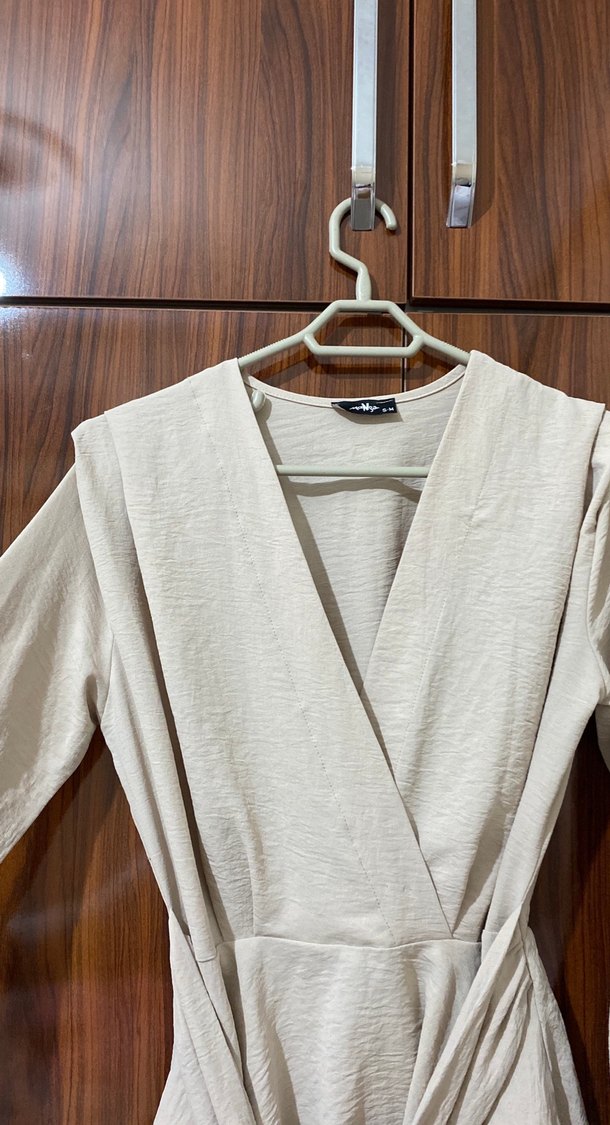 Bej Kemerli V Yaka Kadın Bluz - Görsel 2