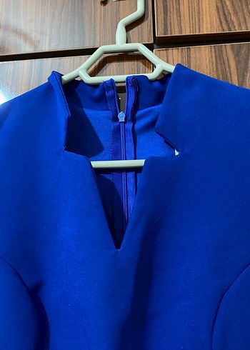 Mavi V Yaka Midi İş Elbisesi - Görsel 3