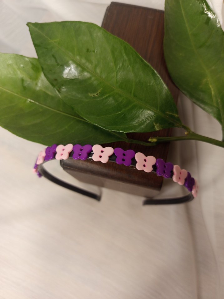 Kelebek düğmeli Mor  Desenli Çocuk Plastik Taç - Görsel 2