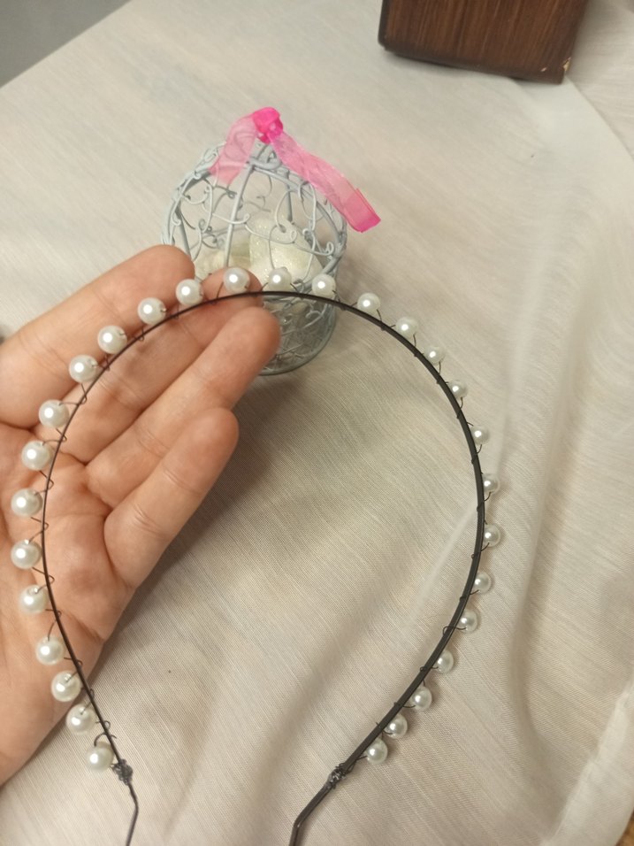 Boncuklu Bej İnce demir Taç - Görsel 2