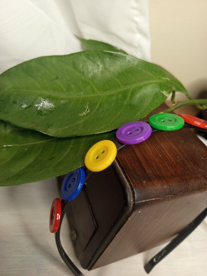 Renkli Düğmeli Çocuk Saç plastik tacı - Görsel 4