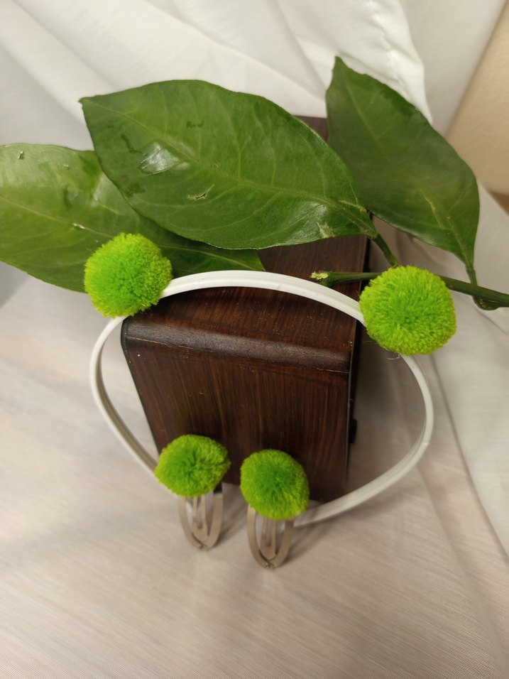 Yeşil Ponponlu plastik  Çocuk Saç Tacı ve Tokalar - Görsel 2