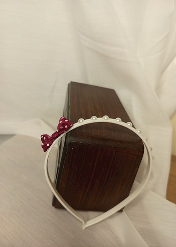 Bordo Puantiyeli Fiyonk Detaylı incili Çocuk Taç - Görsel 3