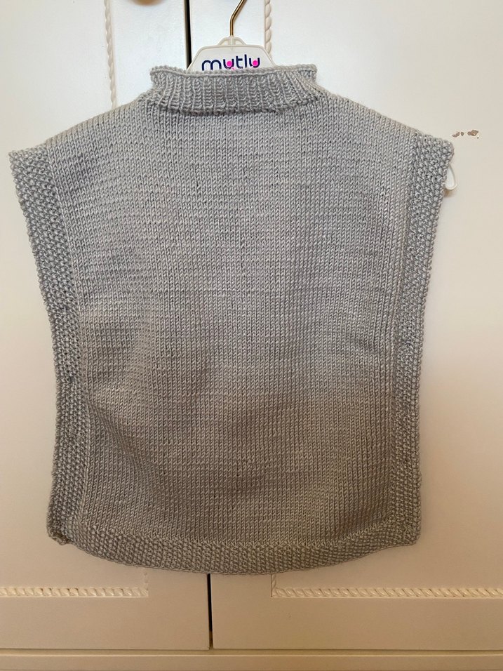 Kız Çocuk Gri Düğmeli Triko Süveter panço - Görsel 2