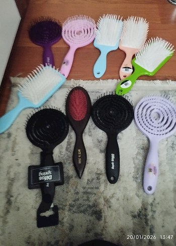 Farklı Renk ve Modellerde Saç Fırçaları - Görsel 2