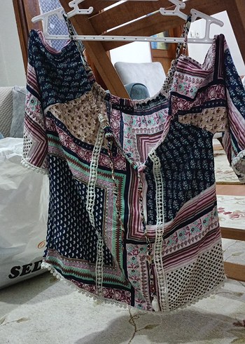 Desenli Zincir Detaylı Bohem Kadın Bluz - Görsel 2