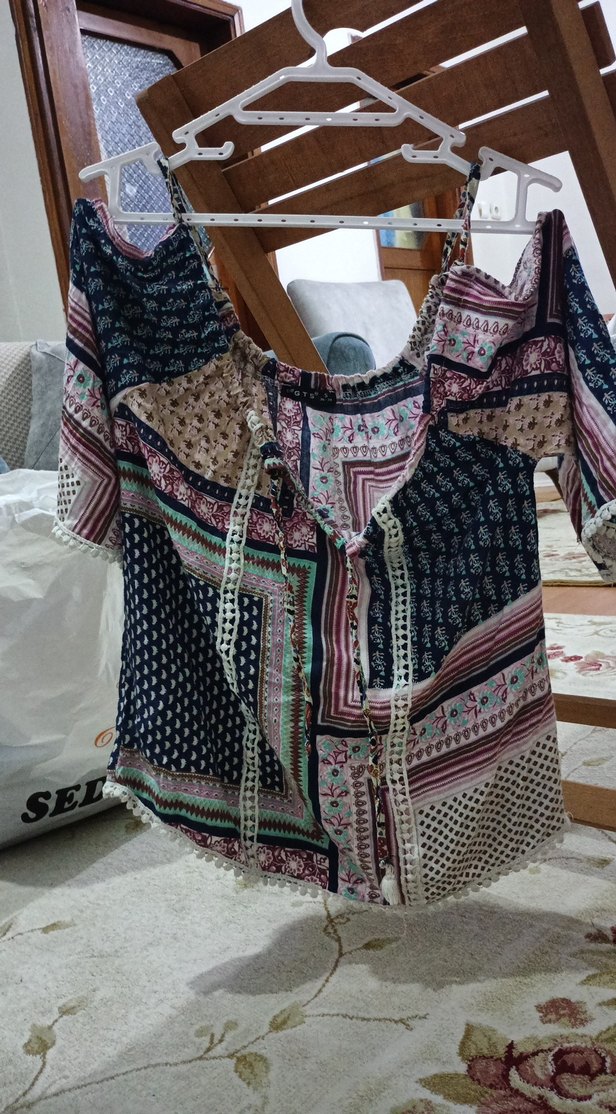 Desenli Zincir Detaylı Bohem Kadın Bluz - Görsel 2