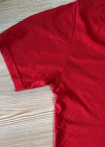 Kırmızı V Yaka Baskılı Erkek tişört - Görsel 3