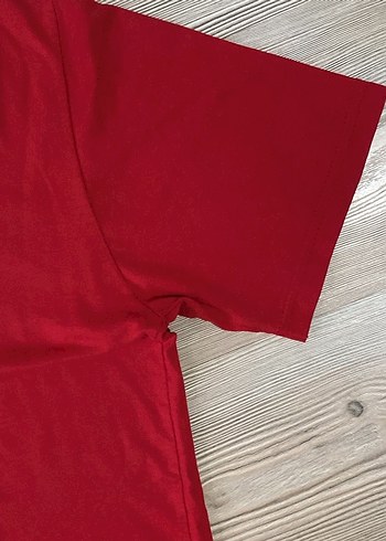 Kırmızı V Yaka Baskılı Erkek tişört - Görsel 4