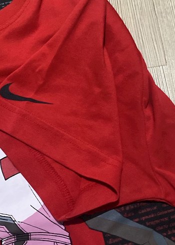 Kırmızı Baskılı Erkek Tişörtü - Görsel 3