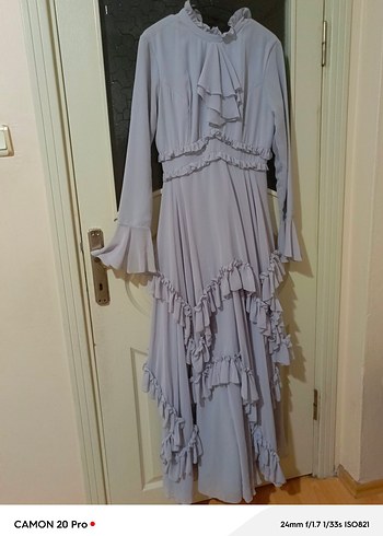 Uzun Gri Fırfırlı Kadın Elbise - Görsel 4