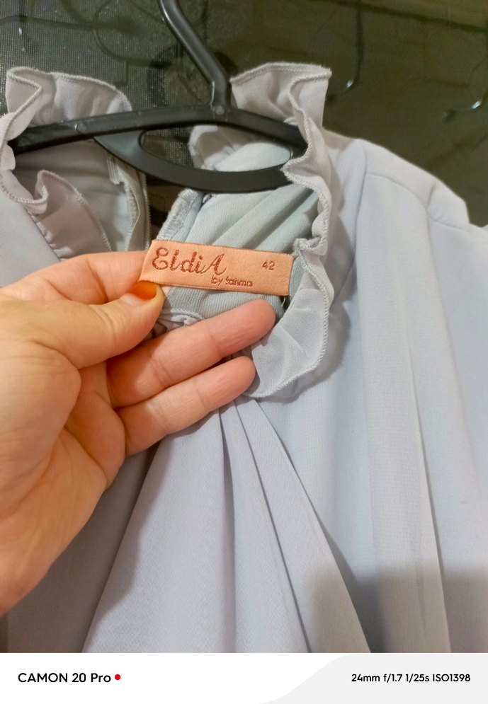 Uzun Gri Fırfırlı Kadın Elbise - Görsel 3