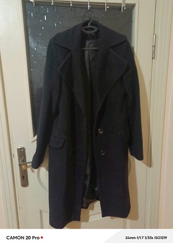 Siyah Düğmeli Kadın Kaban - Görsel 2