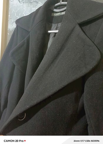 Siyah Düğmeli Kadın Kaban - Görsel 4