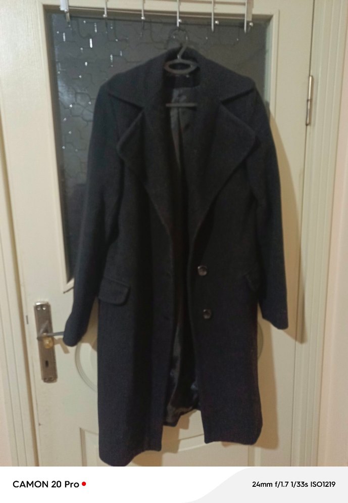 Siyah Düğmeli Kadın Kaban - Görsel 2