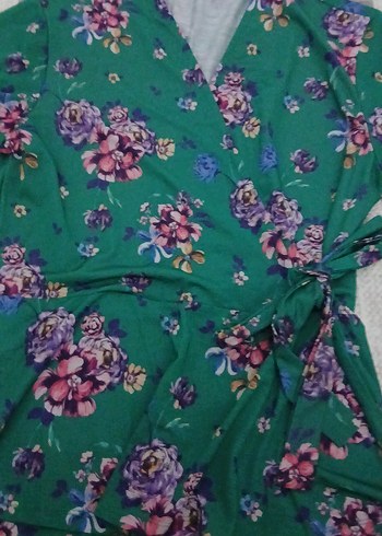 Renkli Çiçek Desenli yarım kollu - Görsel 3