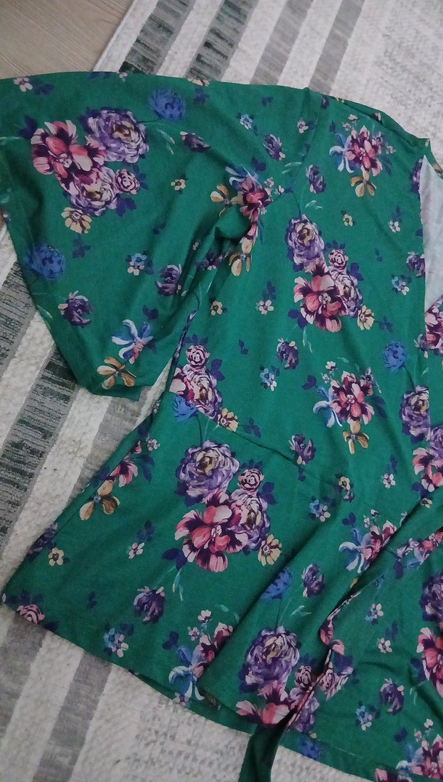 Renkli Çiçek Desenli yarım kollu - Görsel 2