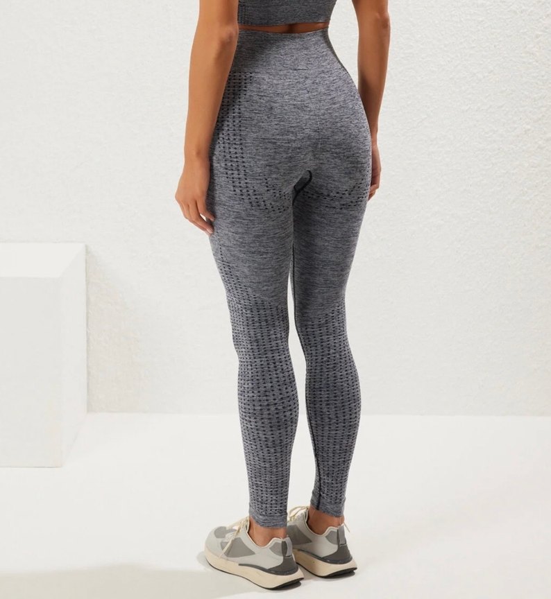 Gri Dikişsiz Spor Tayt - Görsel 2