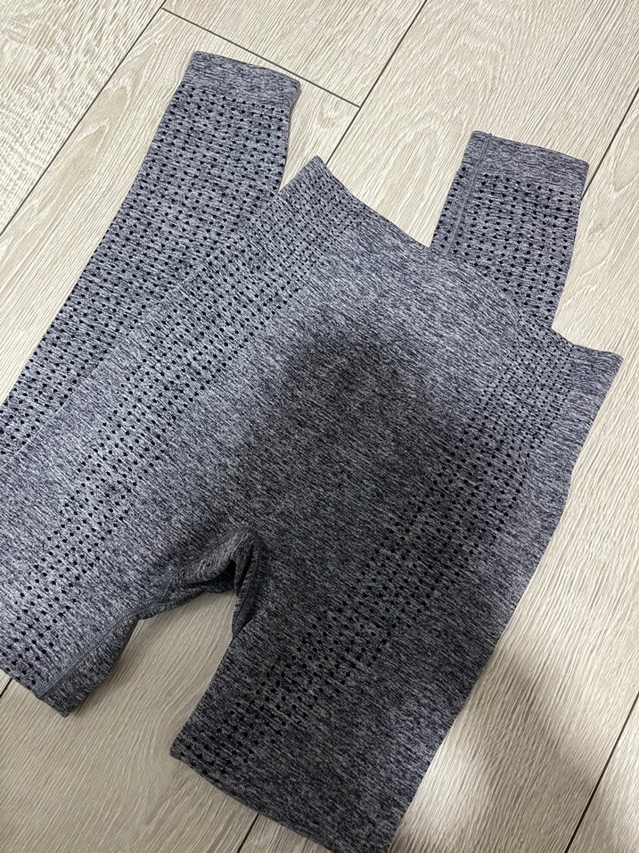 Gri Dikişsiz Spor Tayt - Görsel 3