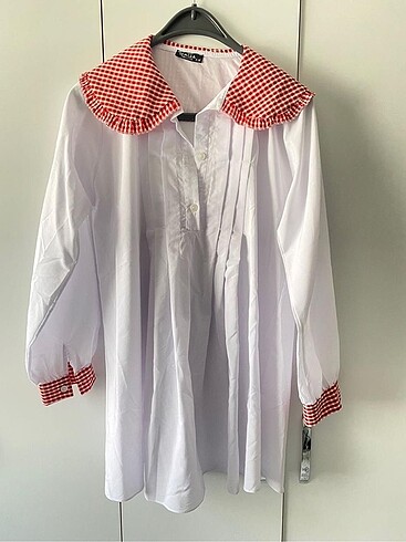 Yaka detaylı beyaz tunik