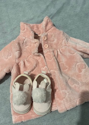 Kız Çocuk Pembe Peluş Kapüşonlu Kaban ve pembe ayakkabı - Görsel 2